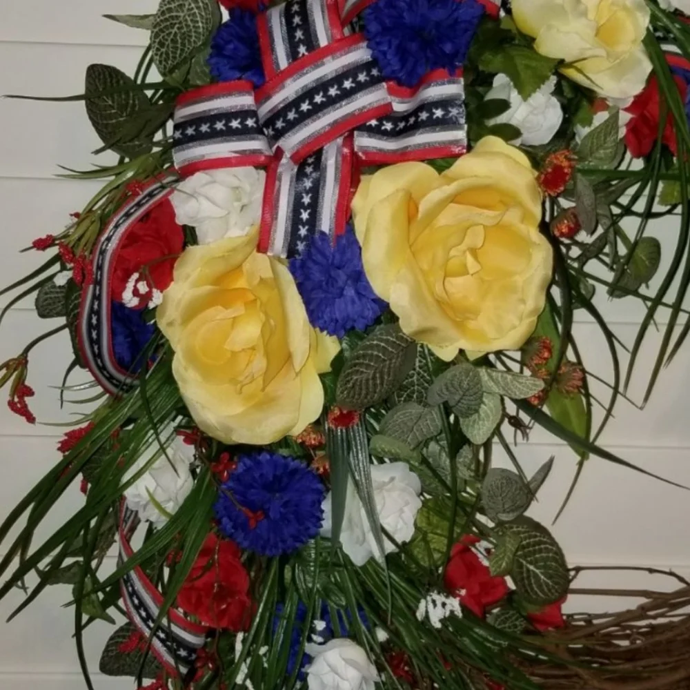 WREATH HAND MADE NEW MEMORIAL DAY/4TH OF JULY
